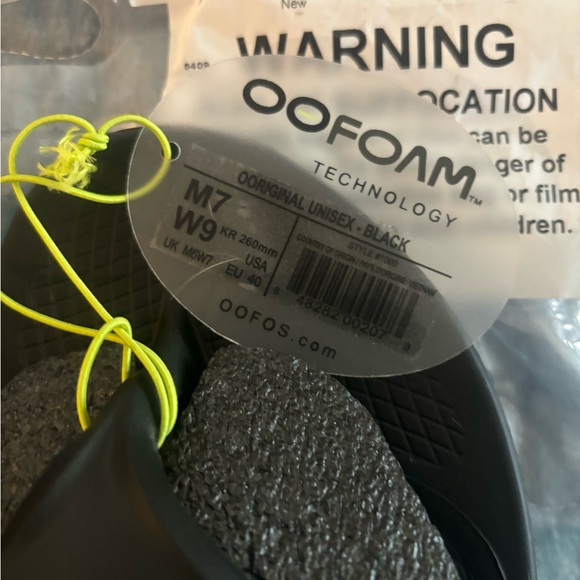 NWT Oofos ooriginal flip flops - Picture 2 of 3